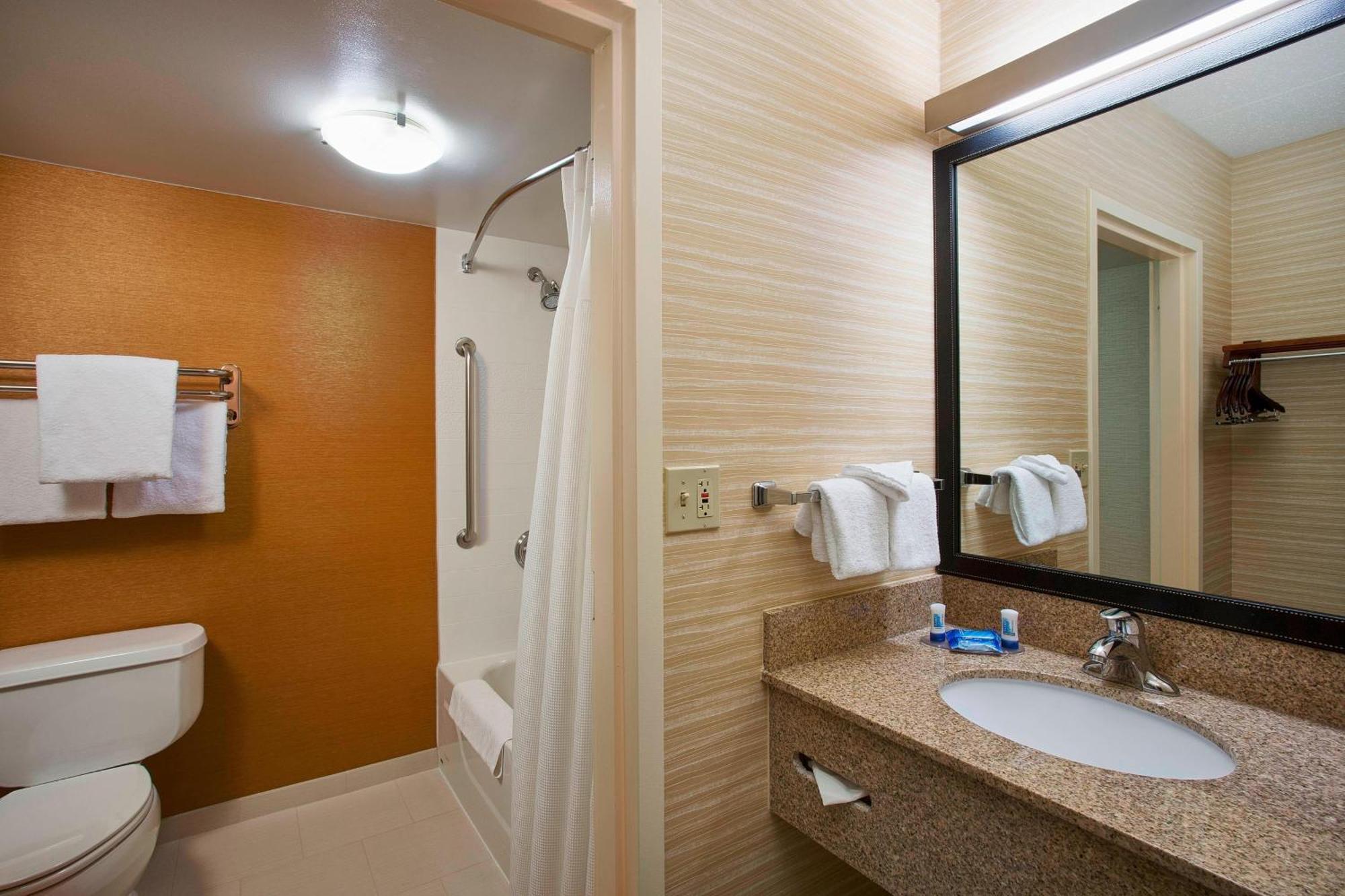 Fairfield Inn & Suites Chicago Midway Airport Bedford Park Екстериор снимка